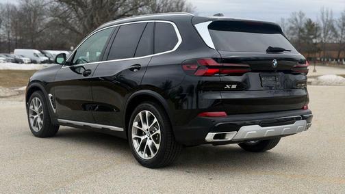 Black Sapphire Metallic 2026 BMW X5 xDrive40i
