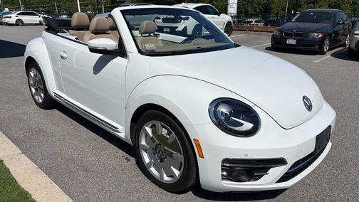 Pure White w/ Beige Top 2019 Volkswagen Beetle 2.0T SE