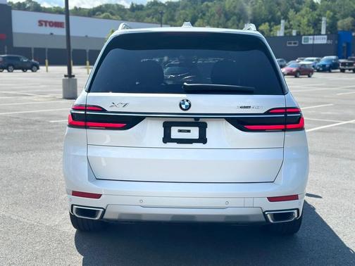2024 BMW X7 xDrive40i