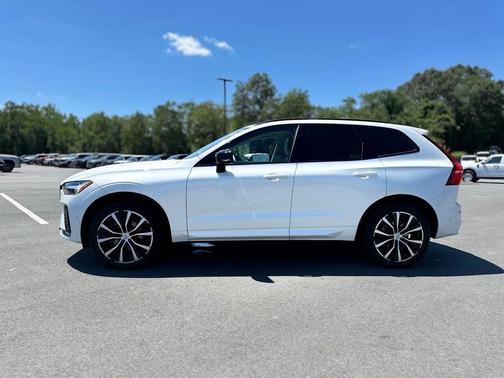 2023 Volvo XC60 B5 Plus Dark Theme