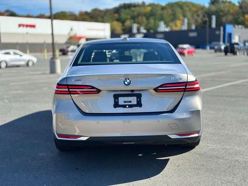 2025 BMW 530 i xDrive