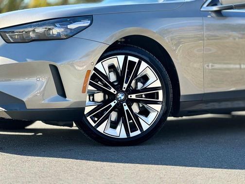 2025 BMW 530 i xDrive