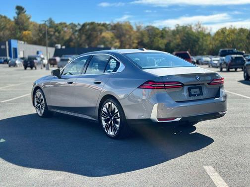 2025 BMW 530 i xDrive