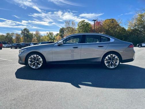 2025 BMW 530 i xDrive