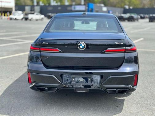 Carbon Black Metallic 2023 BMW 760 760i xDrive