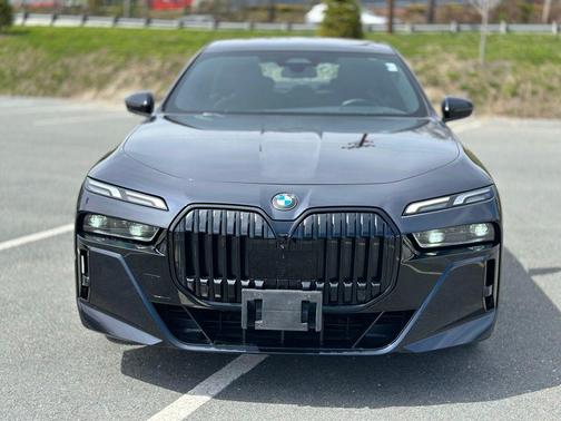 Carbon Black Metallic 2023 BMW 760 760i xDrive