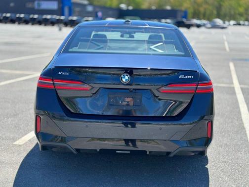 Carbon Black Metallic 2024 BMW 540 i xDrive