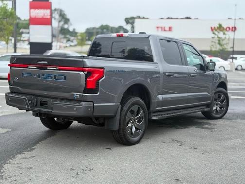2023 Ford F-150 Lightning LARIAT