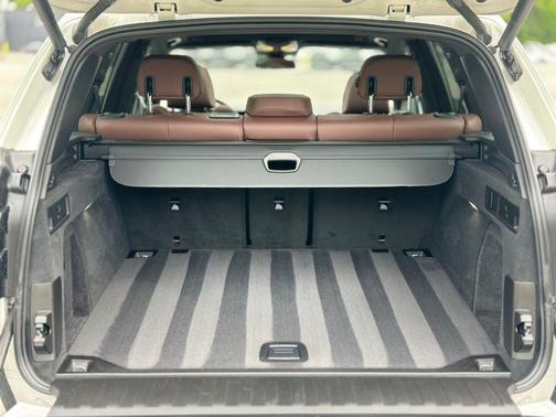 Mineral White Metallic 2024 BMW X5 xDrive40i