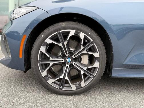 2025 BMW 330 i xDrive