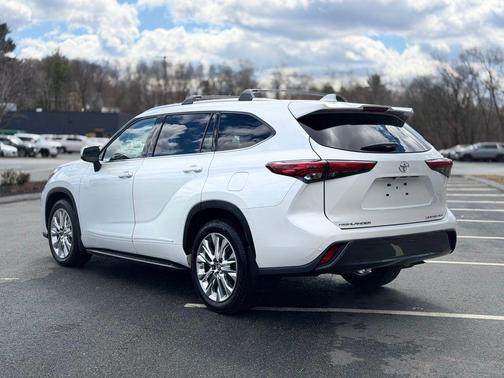 Wind Chill Pearl 2023 Toyota Highlander L