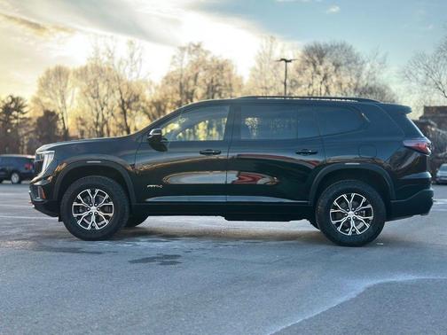 2024 GMC Acadia AT4