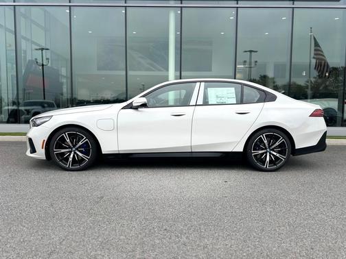 2025 BMW 550e xDrive