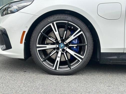 2025 BMW 550e xDrive