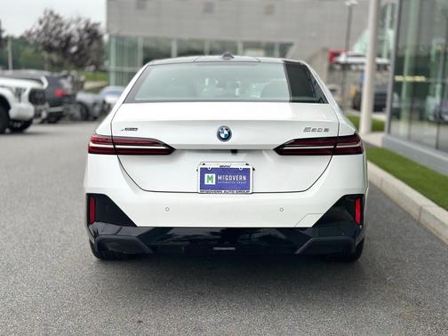 2025 BMW 550e xDrive