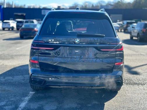 2024 BMW X7 M60i
