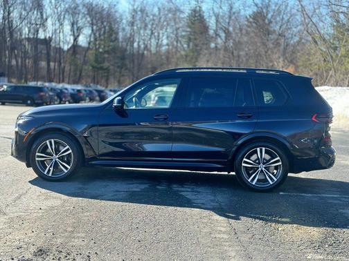 2024 BMW X7 M60i