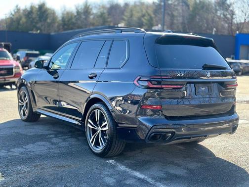 2024 BMW X7 M60i