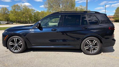 Carbon Black Metallic 2024 BMW X7 M60i