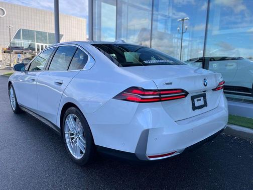 2025 BMW 530 i xDrive