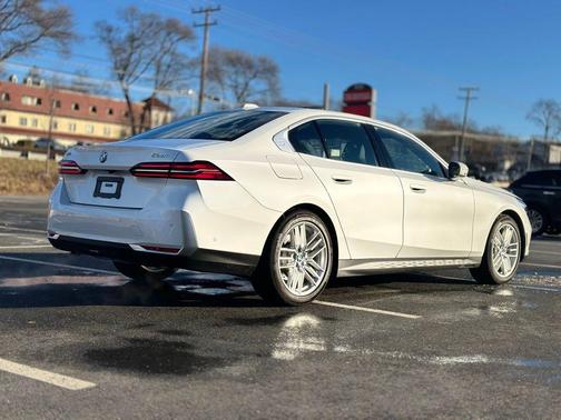 2025 BMW 530 i xDrive