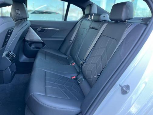 2025 BMW 530 i xDrive