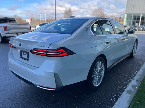 2025 BMW 530 i xDrive