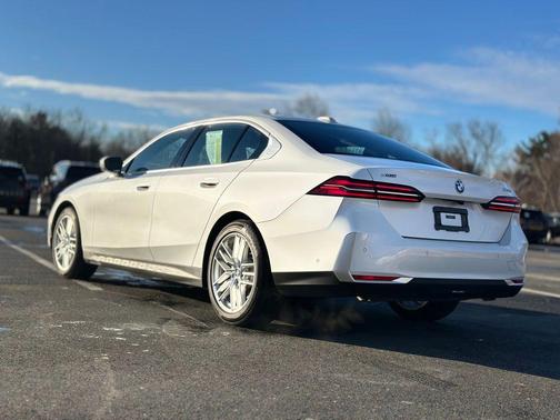 2025 BMW 530 i xDrive