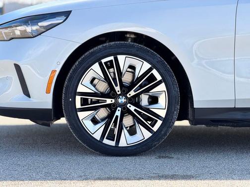 2026 BMW 530 i xDrive