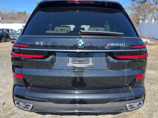 2025 BMW X7 M60i