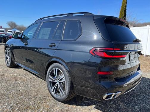 2025 BMW X7 M60i