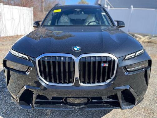 2025 BMW X7 M60i
