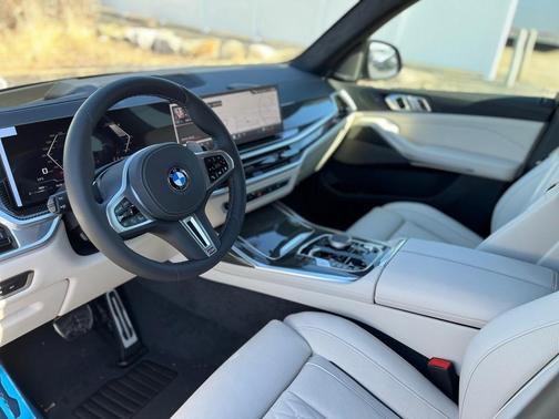 2025 BMW X7 M60i