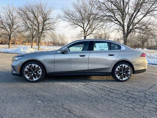 2026 BMW 530 i xDrive