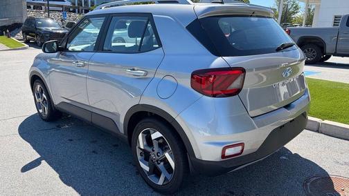 Shimmering Silver 2024 Hyundai VENUE SEL