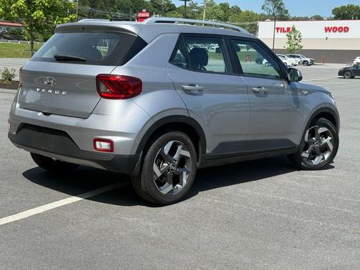 Shimmering Silver 2024 Hyundai VENUE SEL
