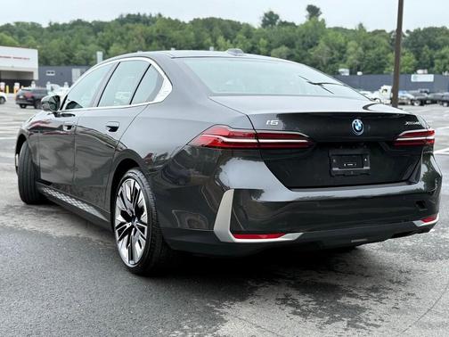 2025 BMW i5 xDrive40