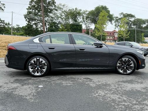 2025 BMW i5 xDrive40