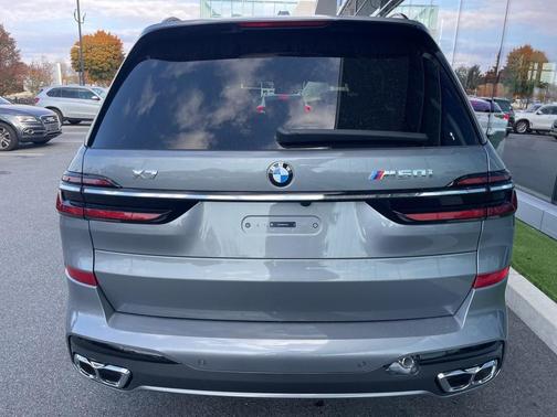 2025 BMW X7 M60i