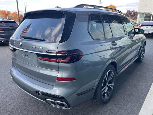 2025 BMW X7 M60i
