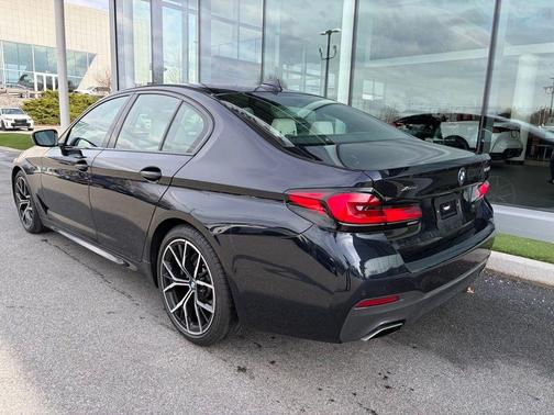 Carbon Black Metallic 2023 BMW 540 i xDrive