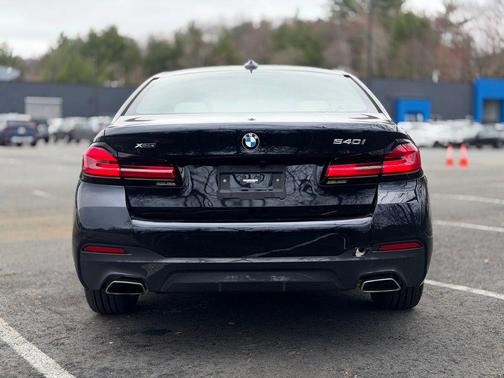 Carbon Black Metallic 2023 BMW 540 i xDrive
