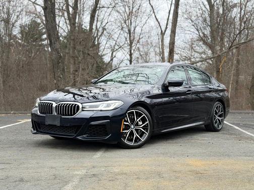 Carbon Black Metallic 2023 BMW 540 i xDrive