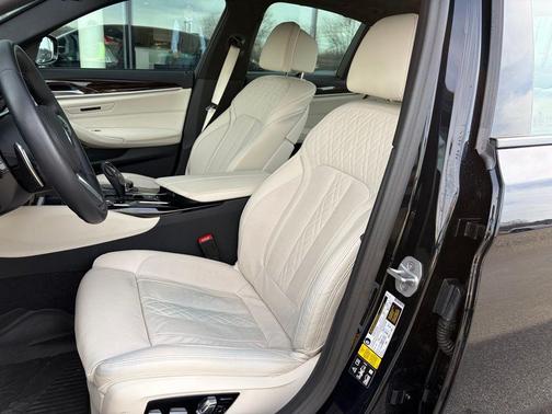 Carbon Black Metallic 2023 BMW 540 i xDrive