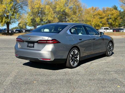 2026 BMW 530 i xDrive