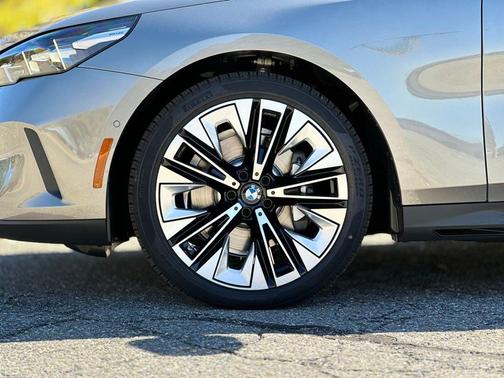 2026 BMW 530 i xDrive