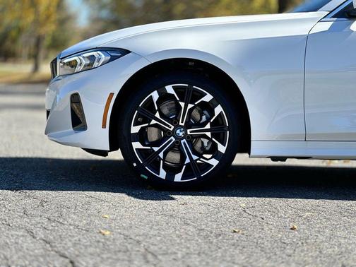 2025 BMW 330 i xDrive