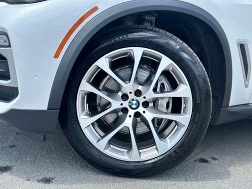 Mineral White Metallic 2021 BMW X5 xDrive40i