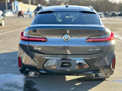 2025 BMW X4 xDrive30i