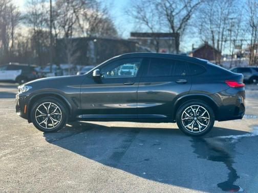 2025 BMW X4 xDrive30i